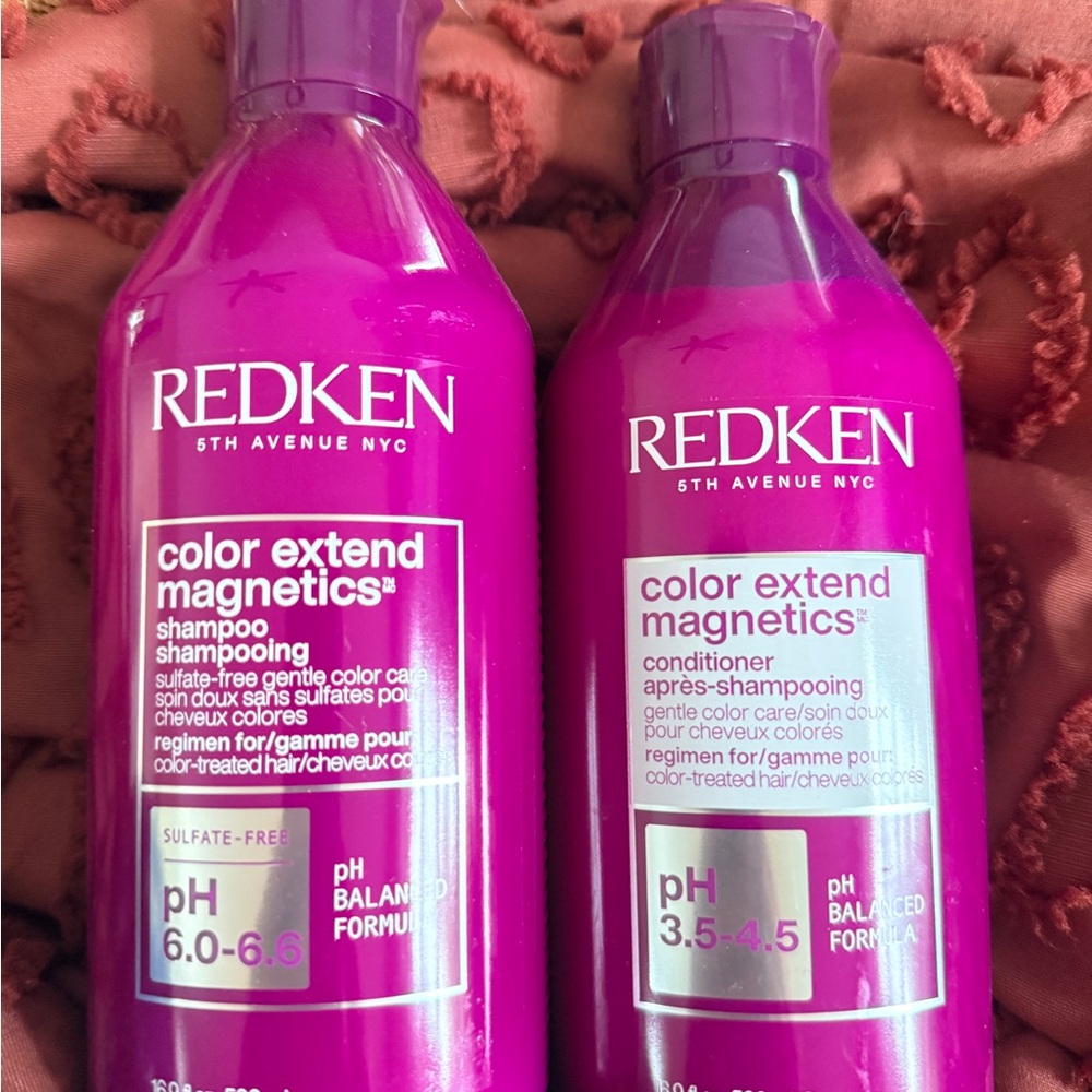 Redken Color Extend Magnetics Shampoo and Conditioner - Vibrant Purple